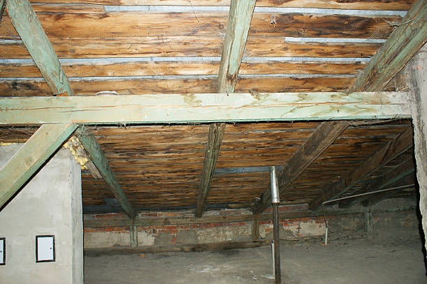 istock Old loft in an abandoned palace 504563643