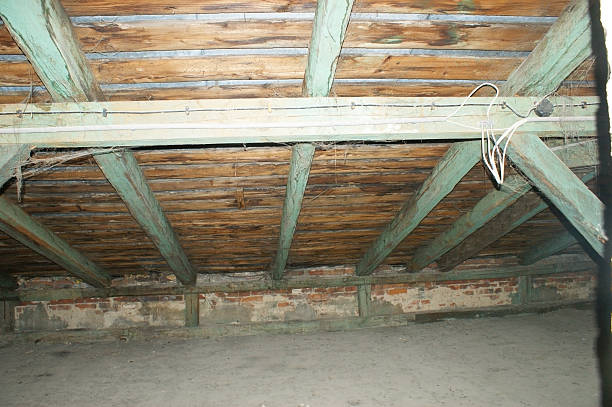 istock Old loft in an abandoned palace 504564113
