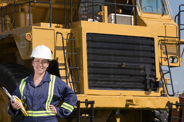 feminino operário petrolífero - mining engineer oil industry construction site imagens e fotografias de stock