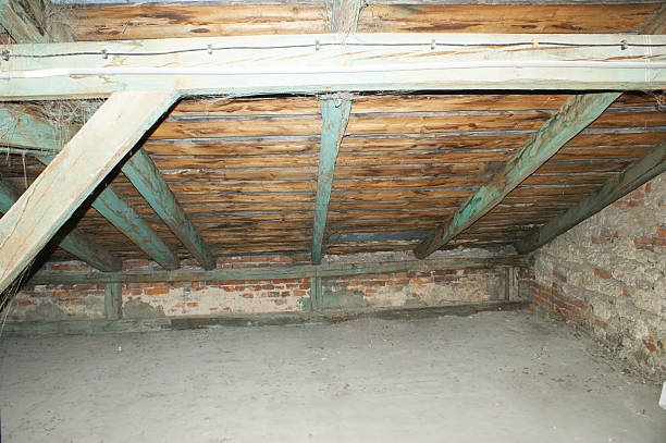 istock Old loft in an abandoned palace 504604243
