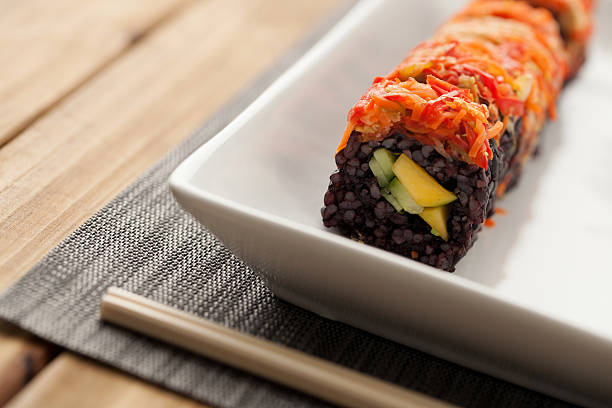 Vegetariana de Quinoa e Sushi Firecracker - foto de acervo