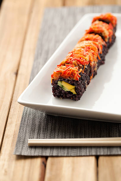 Firecracker Roll-Vegan com Quinoa e manga - foto de acervo