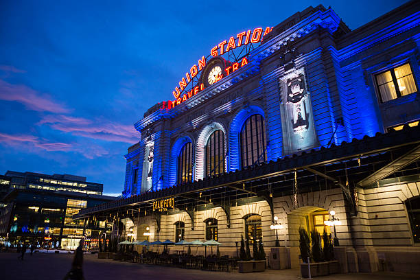 Union Station i Crawford Hotel zimą centrum Denver w stanie Colorado – zdjęcie