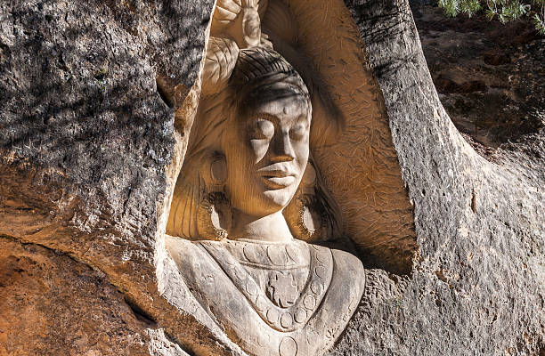 の彫刻を sandstones - クエンカ県 写真 ストックフォトと画像