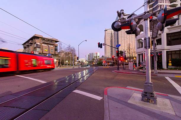サンディエゴのダウンタウン - san diego trolley ストックフォトと画像