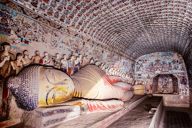 grotte di mogao - reclining buddha foto e immagini stock