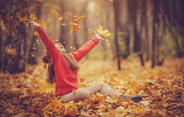istock Child in autumn 504655301