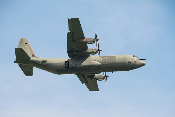 c130 hercules воздушных перевозок - lockheed c 130 hercules military airplane military british military стоковые фото и изображения