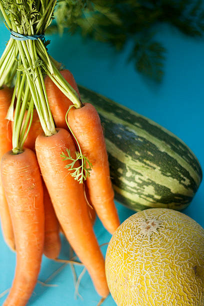 mieszanki owoców i warzyw - carrot isolated bunch baby carrot zdjęcia i obrazy z banku zdjęć