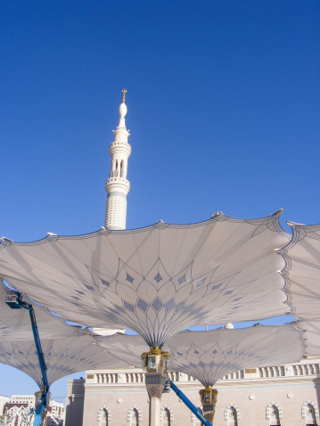 Hydraulic Umbrella Poles In Almasjid Alnabawi Medina Ksa Stock Photo -  Download Image Now - iStock