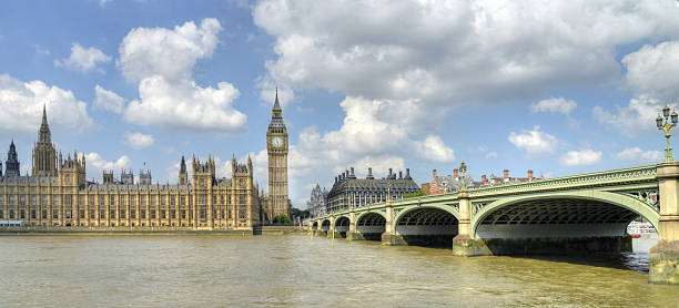 palais de westminster et de bridge. londres. l'angleterre. - big ben london england hdr houses of parliament london photos et images de collection