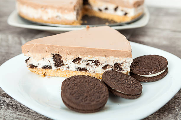 istock Creamy cheesecake with chocolate cookies and cream biscuits 504698340