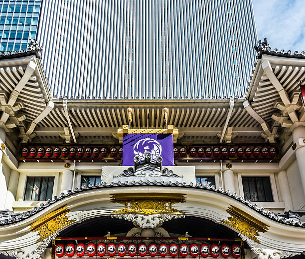 신규 및 기존 건축양상 조영제 kabukiza 테아터 in 도쿄 - kabuki color image japan japanese culture 뉴스 사진 이미지