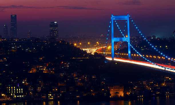 イスタンブールでのご宿泊 - suspension bridge 写真 ストックフォトと画像