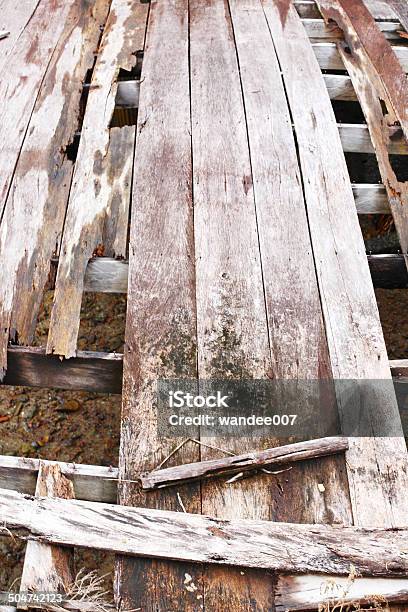 Piso De Madera Foto de stock y más banco de imágenes de Agrietado - Agrietado, Barnizado de madera, Con manchas