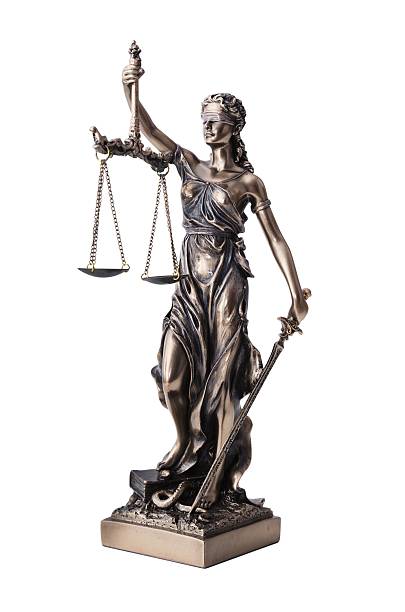 themis, con bilancia e spada isolato su bianco - justice law legal system statue foto e immagini stock