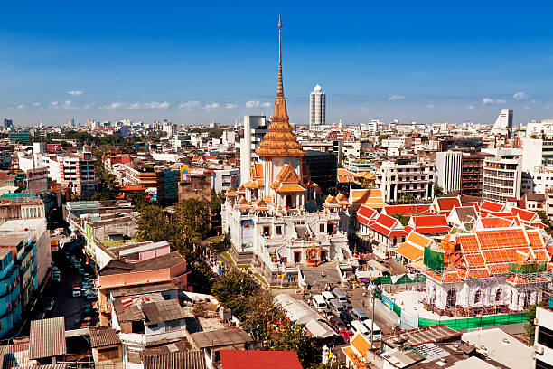 templo del buda dorado (wat traimit), bangkok - gable fotografías e imágenes de stock