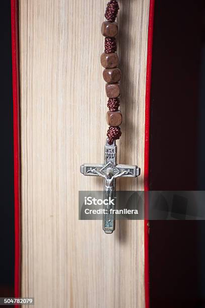 Biblia Y Del Rosario Foto de stock y más banco de imágenes de Bendición - Bendición, Biblia, Catolicismo