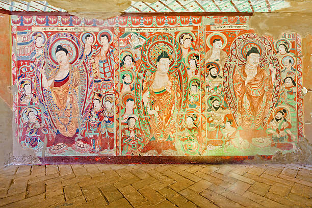 grutas de murals de xinjiang (kucha murals - tibetan temple imagens e fotografias de stock