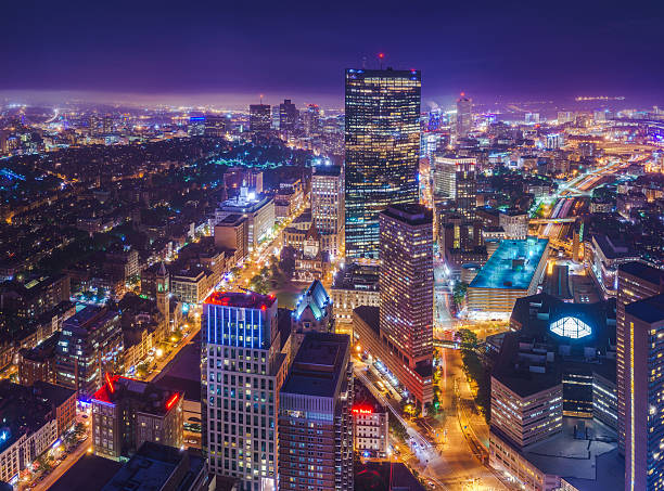 horizonte de boston - boston skyline night city imagens e fotografias de stock