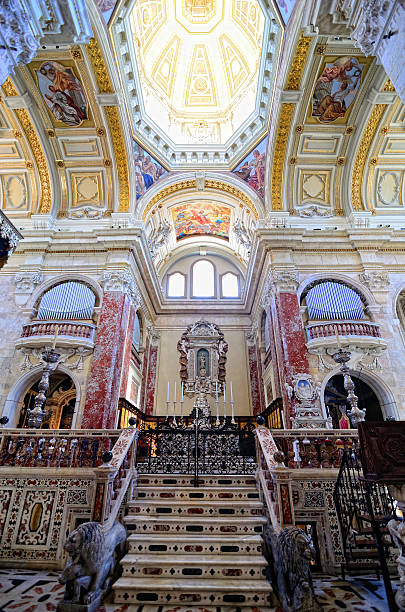 cágliari interior de catedral - nebulosa del águila fotografías e imágenes de stock