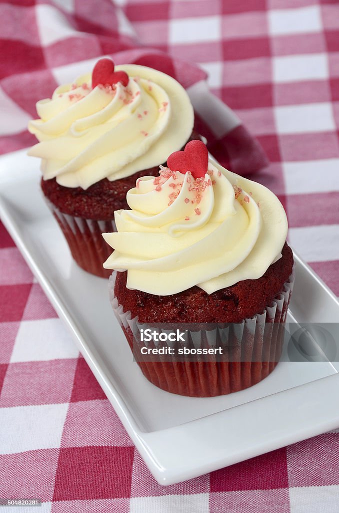 Red Velvet Cupcakes - Zbiór zdjęć royalty-free (Cupcake)