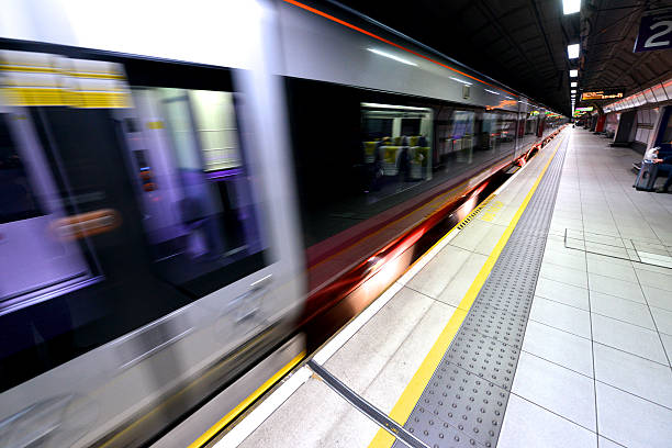 trem subterrâneo de londres - heathrow airport imagens e fotografias de stock