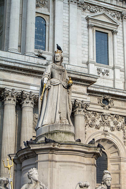 istock pigeon on statue, st. paul's cathedral, london, england 504823667