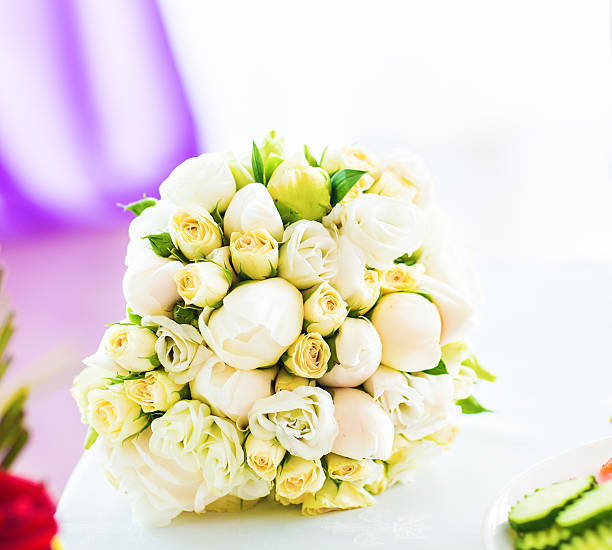 istock Beautiful white wedding bouquet 504853528