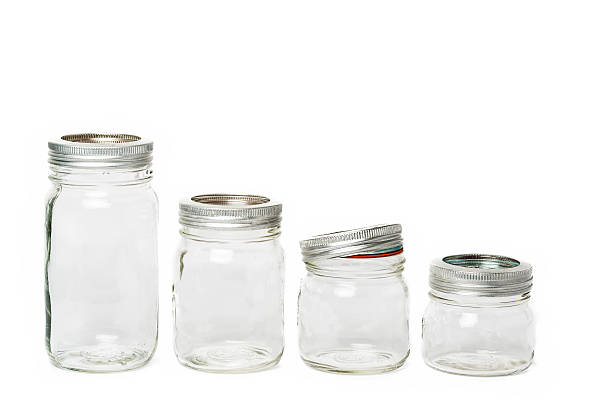 quatre pot de verre vide - preserves jar empty red photos et images de collection