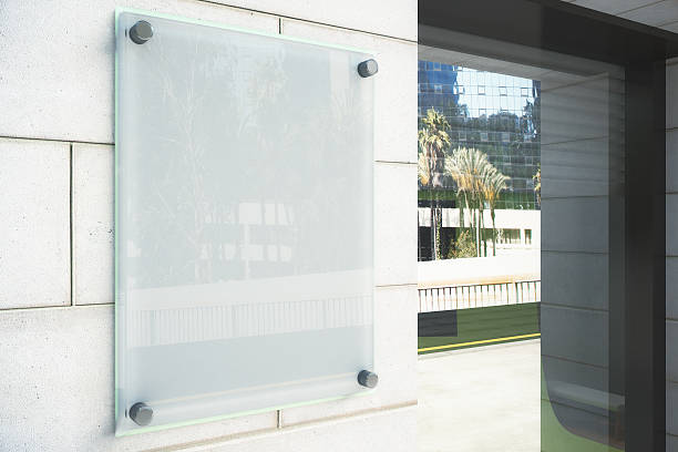 blank signboard glassy на стене открытый, mock up - poster window display store window стоковые фото и изображения