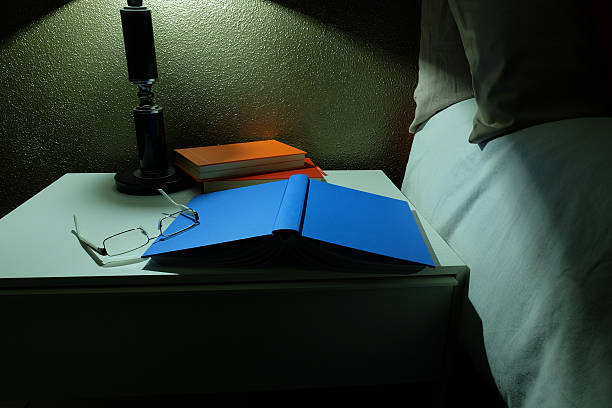 istock books in bedroom 504876918