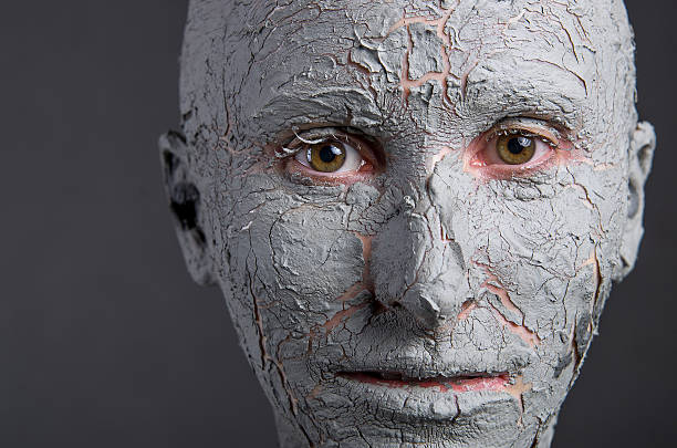 istock Statuesque woman in clay. Spa treatment 504886840