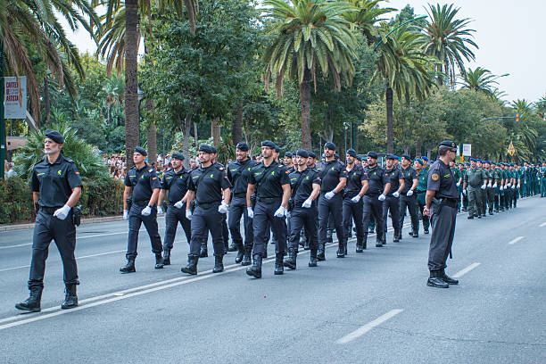 guardia cywilnych paradzie w maladze, hiszpania - parade marching military armed forces zdjęcia i obrazy z banku zdjęć