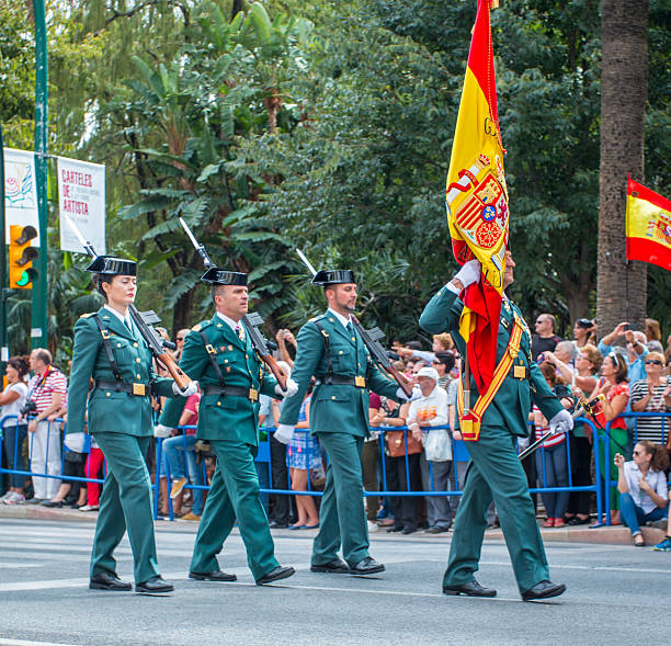 desfile de la guardia civil en málaga, españa - personal militar español fotografías e imágenes de stock