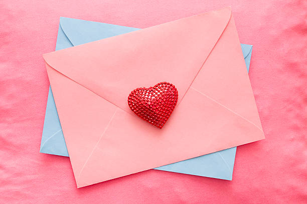 istock Old fashioned love letters on rose pillow 504892096