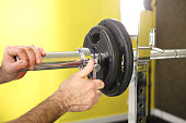 trainer-im-fitnessraum-training-mit-gewichten.jpg?b=1&s=170x170&k=20&c=LScwDr0Qu2pK6Q_WUrkqZEciikFIdgwqgj3NZ7bIIAA=