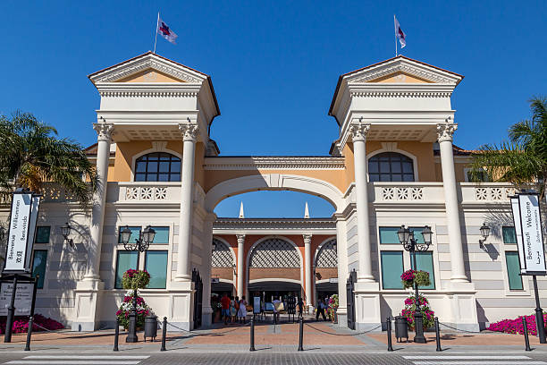 istock Shopping Mall Main entrance 504904333