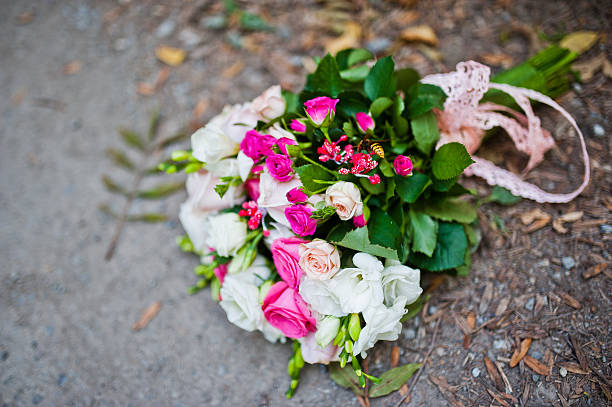 istock Big bee on wedding bouquet 504907610