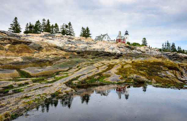 farol de pemaquid point - maine lighthouse pemaquid peninsula pemaquid point lighthouse imagens e fotografias de stock