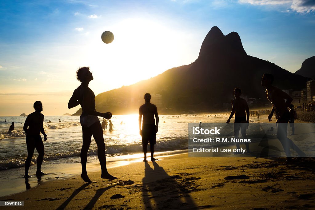 地元のサッカーのイパネマビーチ、リオデジャネイロ（ブラジル） - ブラジルのロイヤリティフリーストックフォト
