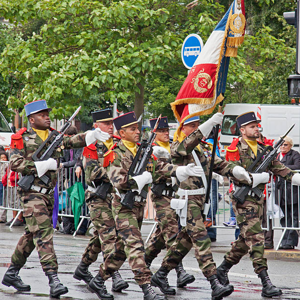 giorno della presa della bastiglia cerimonia militare a lilla, francia - battledress foto e immagini stock
