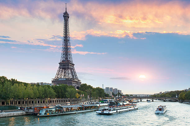 Torre Eiffel y del río Seine, París