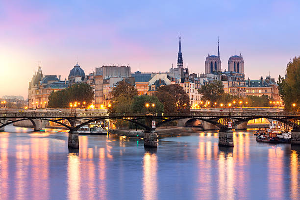 パリ、シテ島の日の出 - ile de france 写真 ストックフォトと画像