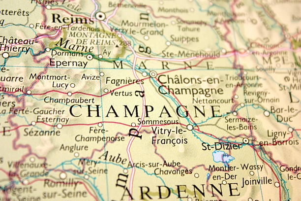 carte montrant la région de la champagne en france - champagne ardenne photos et images de collection