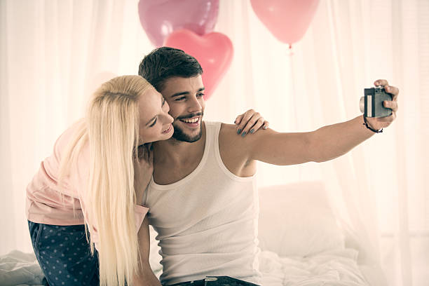 istock Couple making selfie with old fashioned camera 505072194