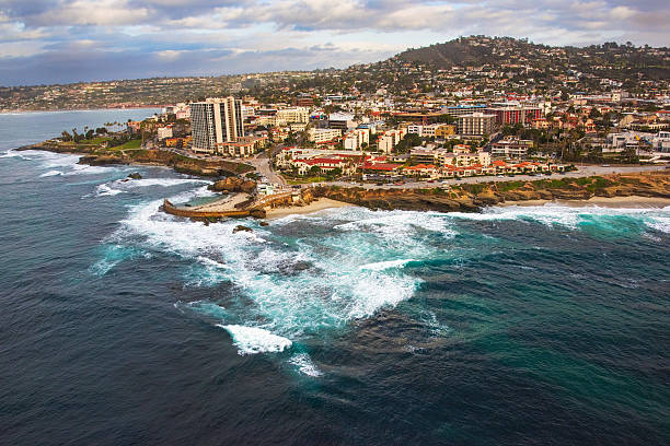 veduta aerea del litorale di la jolla, san diego - la jolla cove foto e immagini stock