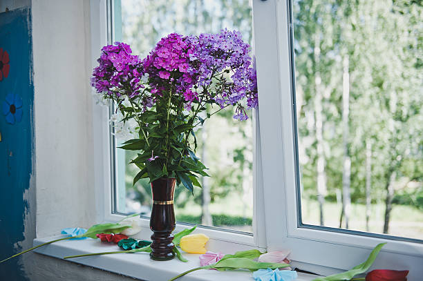 istock Bouquet of flowers on the windowsill 505101042