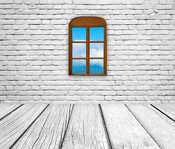 camera vecchio muro di mattoni interni, woden piano e finestra - apartment building exterior urban scene window foto e immagini stock