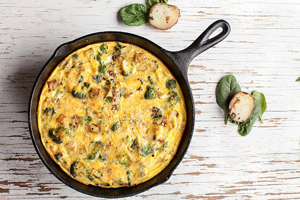 istock Cute egg frittata baked in iron skillet 505133314
